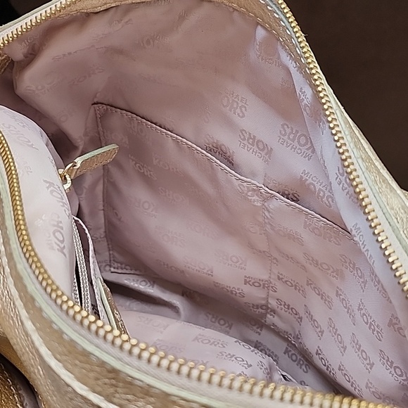 Free for any  purchase of 55$ +💗 Michael Kors Metallic Gold Fulton Bag - Picture 11 of 13